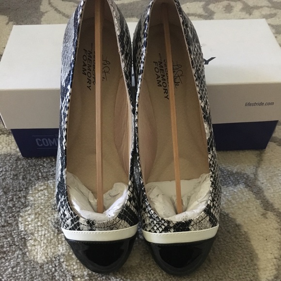 lifestyle velocity shoes with memory foam